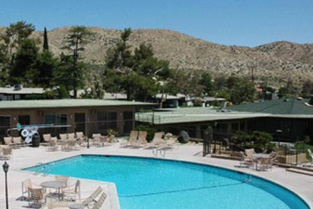 Travelodge Inn & Suites By Wyndham Yucca Valley/Joshua Tree Exterior photo